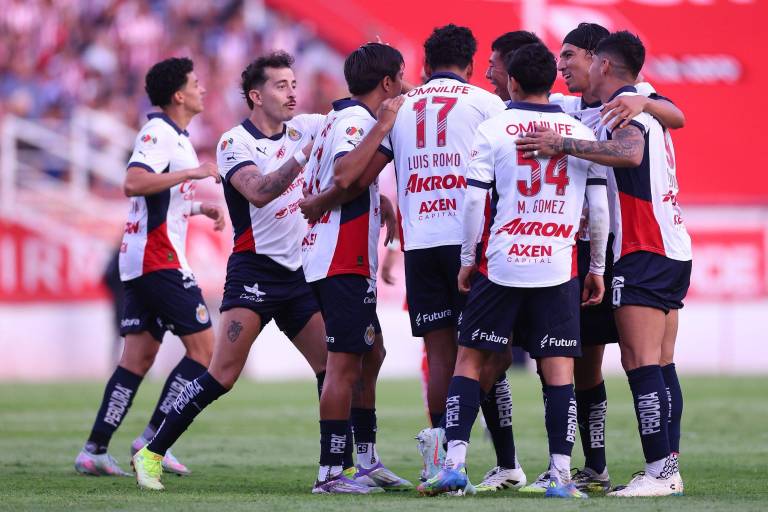 Chivas vence al Necaxa de Fernando Gago en amistoso