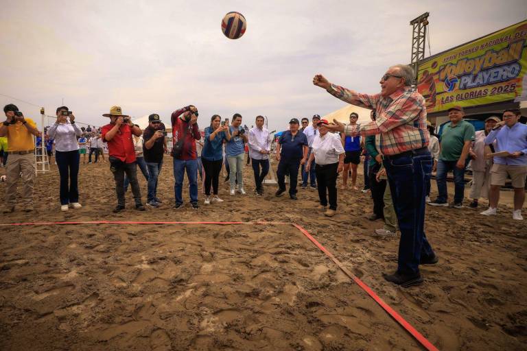 Rocha Moya inaugura torneo en Las Glorias y destaca su crecimiento como destino turístico
