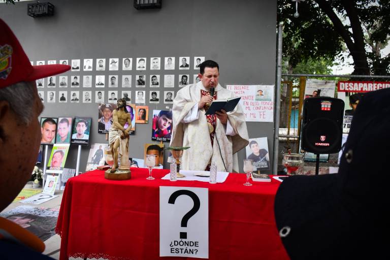 ‘Mantener la memoria de un ser querido es tenerlo vivo en nosotros’; recuerdan en misa a personas desaparecidas en Sinaloa
