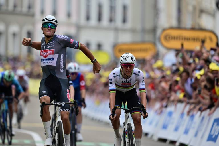 Mathieu Van der Poel conquista Boulogne-sur-Mer y se viste de amarillo en la etapa 2 del Tour de Francia