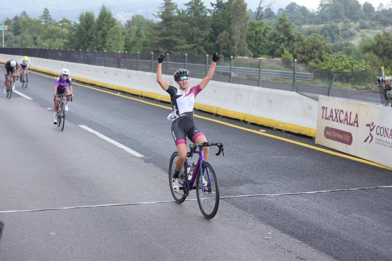 Akari Valenzuela da oro a Sinaloa en ciclismo de ruta y lidera plata por equipos en la Olimpiada Nacional