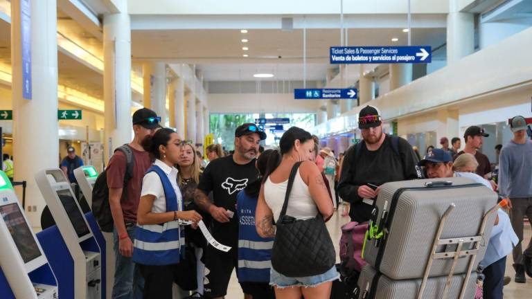 En el primer semestre del año, México recibió 23.4 millones de turistas internacionales, generando ingresos por 18.7 mil millones de dólares.