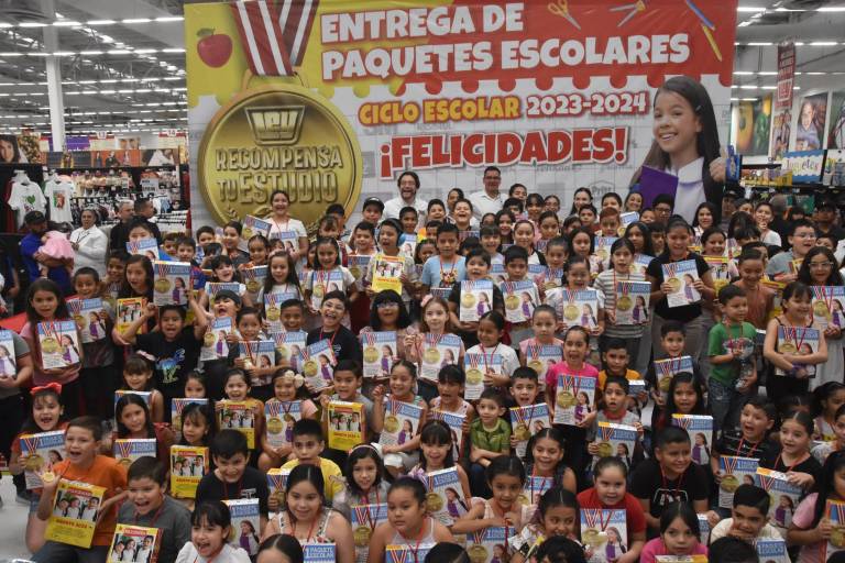 Entrega Casa Ley más de 27 mil 500 paquetes escolares