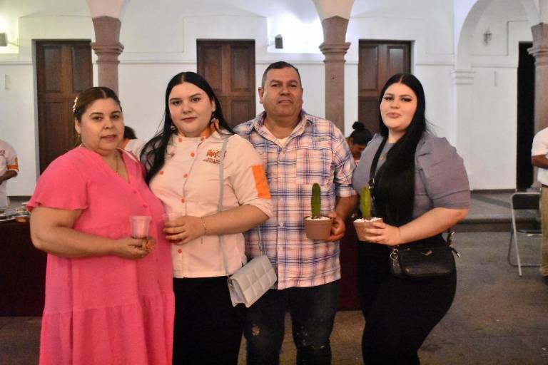 Degustan en el Masin el rico sabor de la Pitaya