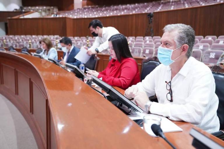 La ley es muy clara y para todos, dice Diputado sobre tenis escolares con colores de Morena