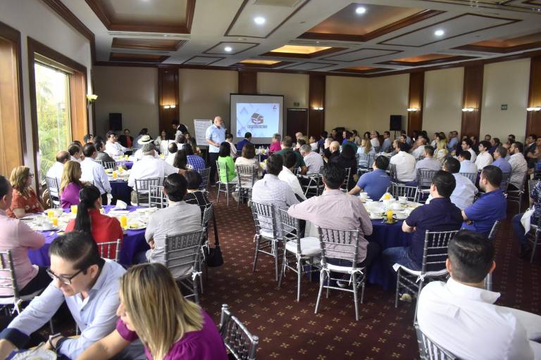 Comparte Manuel Clouthier la importancia de la asertividad en los negocios