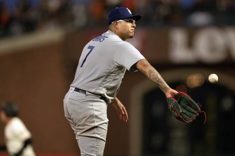Julio Urías no lanzará el domingo como estaba planeado