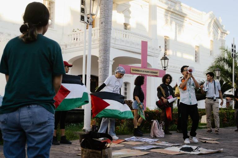 Previo a mitin de Morena en Culiacán, policías intimidan a manifestantes en pro de Palestina