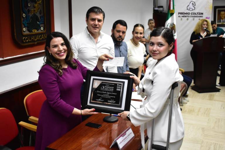Entregan Premio Coltzin a cinco culiacanenses destacados