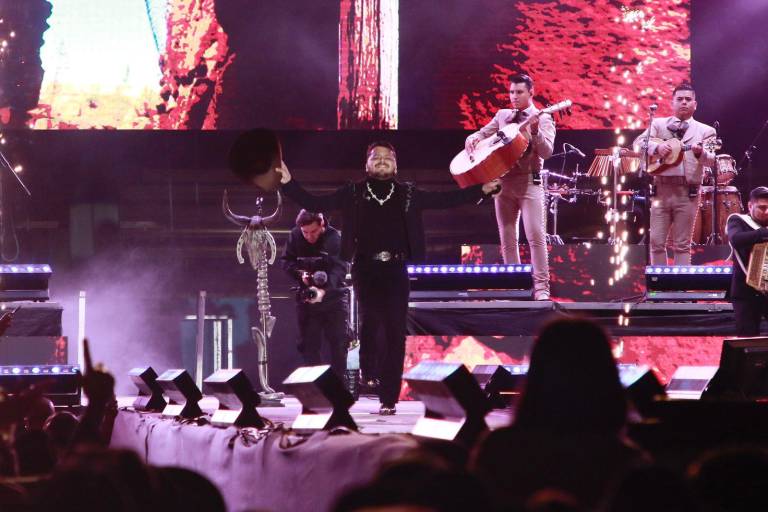 Abarrota Christian Nodal el estadio de Tomateros con su ‘Foraji2 Tour’
