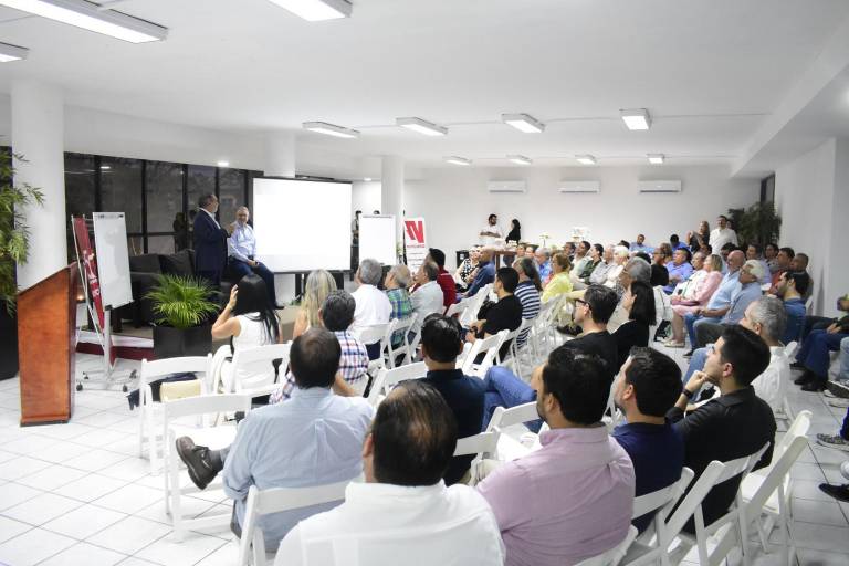 Gobiernos y entornos adversos invitan a reinventar las empresas: Dumois