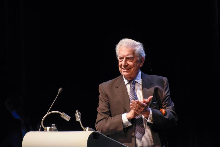 Inaugura Mario Vargas Llosa la Bienal que lleva su nombre