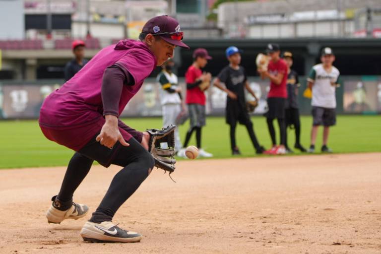 Hansen López y Carlos Mendívil se incorporan a entrenamientos de Tomateros de Culiacán