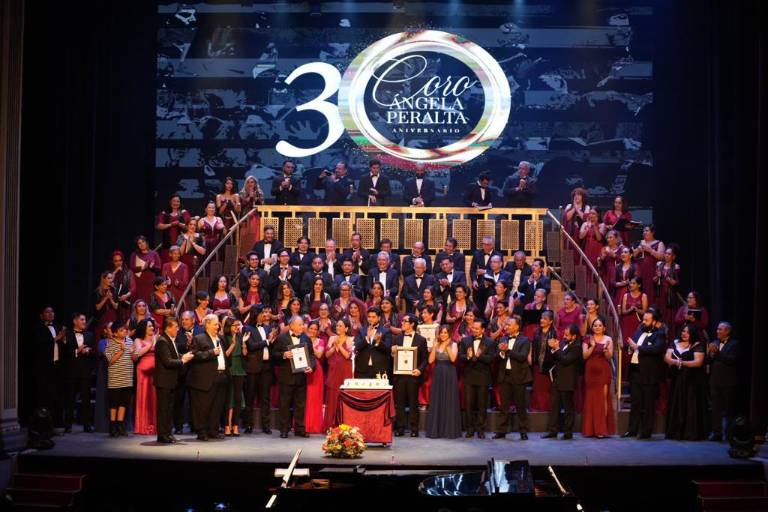 Celebra el Coro Ángela Peralta sus 30 años de fundación con un concierto de lujo