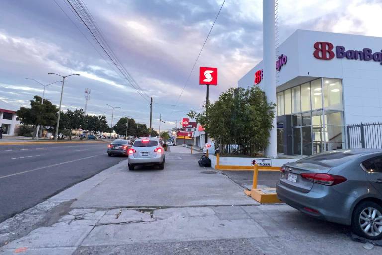 Retiran medio millón y los asaltan al salir del banco en Mazatlán