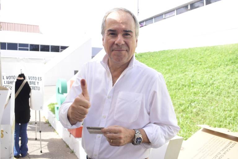 Pío Esquer y Enrique Inzunza emiten su voto este 2 de junio, en Culiacán