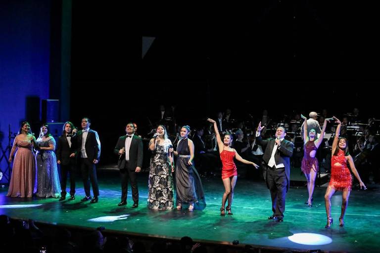 Vibran sinaloenses en el inicio de los festejos del 50 aniversario del Isic
