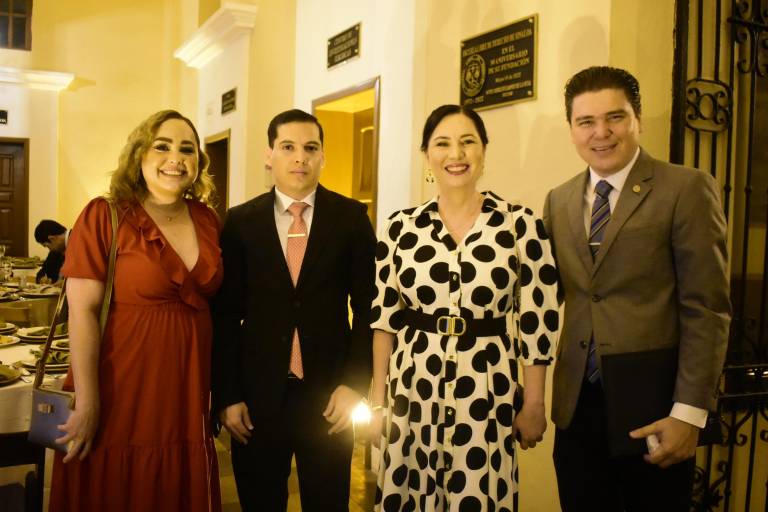 Celebra la Escuela Libre de Derecho el Día del Maestro