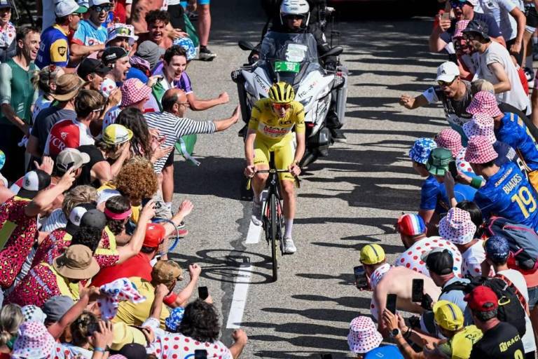 Tadej Pogacar decanta el Tour de Francia en Plateau de Beille