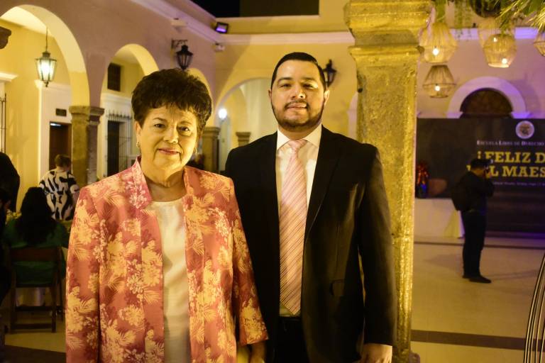 Celebra la Escuela Libre de Derecho el Día del Maestro