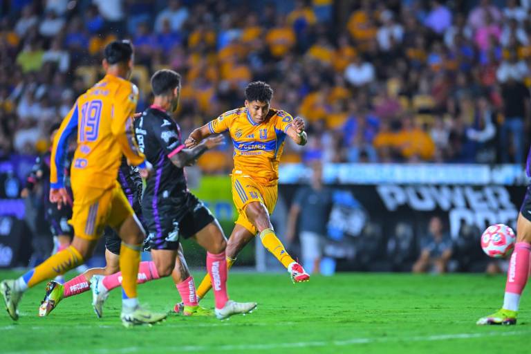 Ozziel Herrera lidera el ataque felino en un inicio demoledor de Tigres