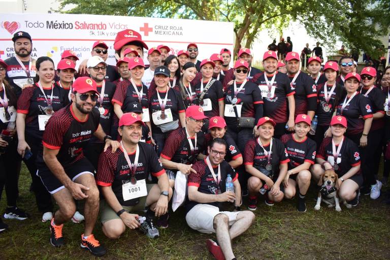 Se suman sinaloenses a la carrera en beneficio de la Cruz Roja