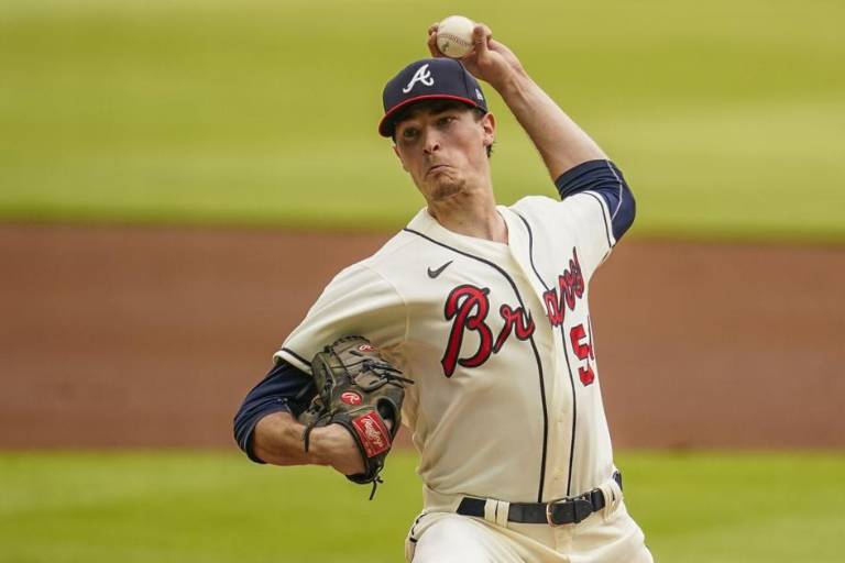 Bravos ganan serie a Los Ángeles con un gran Max Fried