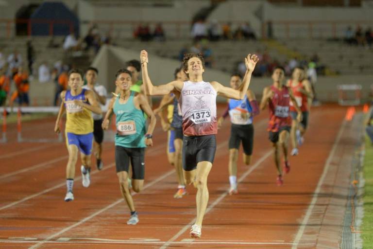 Mazatleco Gerónimo Páez conquista el oro en los 800 mp de los Juegos Nacionales Conade