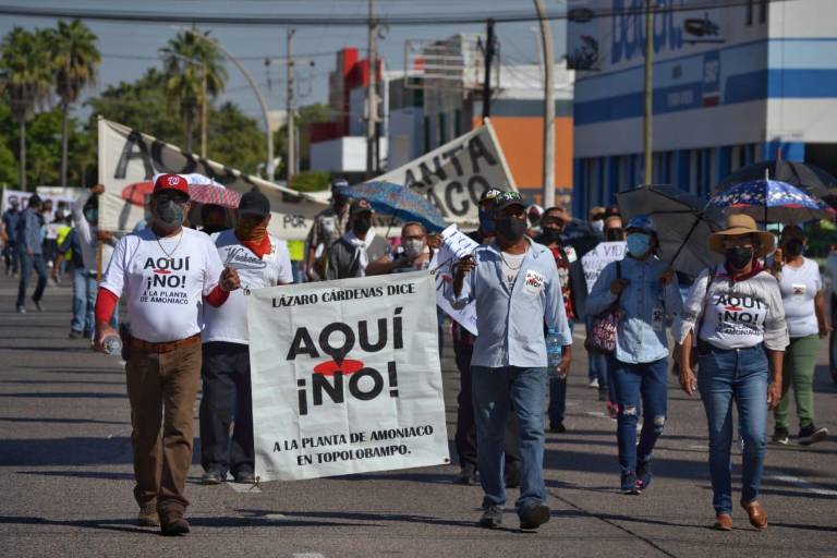 Tras amenazas a activista y en rechazo a la consulta sobre el proyecto, marchan en Los Mochis contra planta de amoniaco de Topolobampo