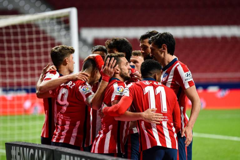 Atlético de Madrid gana con un gol polémico y se aleja en la punta de La Liga de España