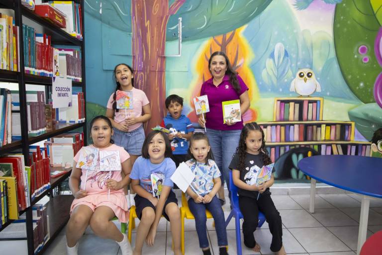 Disfrutan infantes del taller infantil ‘La hora del cuento’