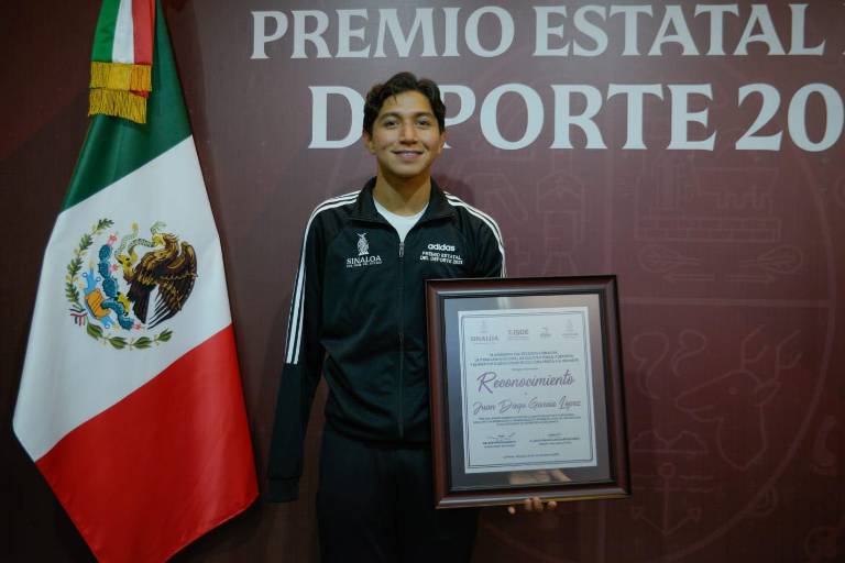 Sinaloenses reciben el Premio Estatal del Deporte