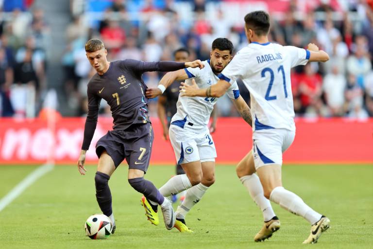 Una Inglaterra sin los más habituales gana 3-0 a Bosnia en amistoso