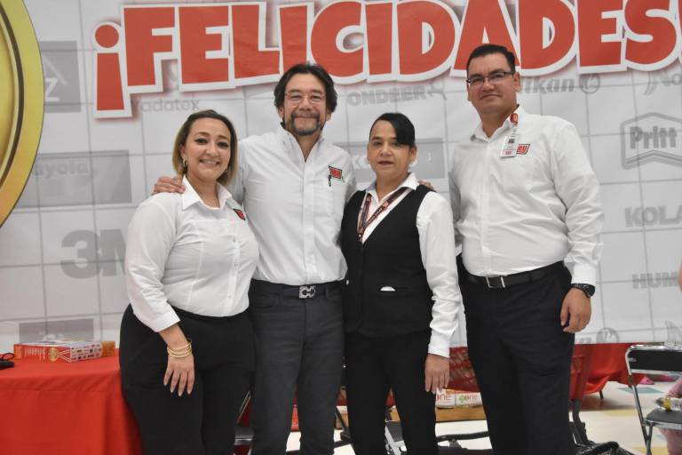 Entrega Casa Ley más de 27 mil 500 paquetes escolares