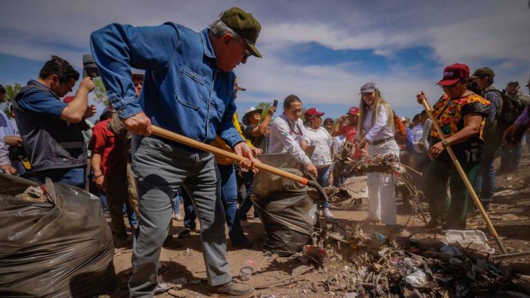 Durante la conmemoración del Día Mundial del Agua, el Gobernador Rubén Rocha Moya dio inicio al Programa de Limpieza de Ríos en El Téroque, con el objetivo de sanear el río Fuerte.