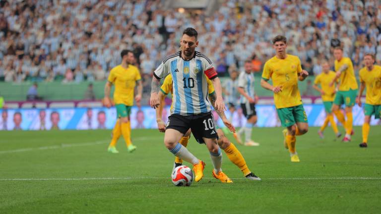 Messi anota gol.