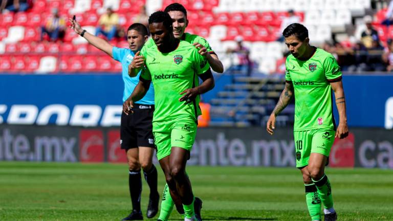 Avilés Hurtado marca el gol del triunfo.