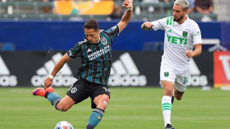 Javier Hernández mantiene su racha goleadora con el LA Galaxy.