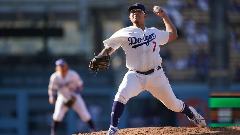 Julio Urías tuvo una mala salida.