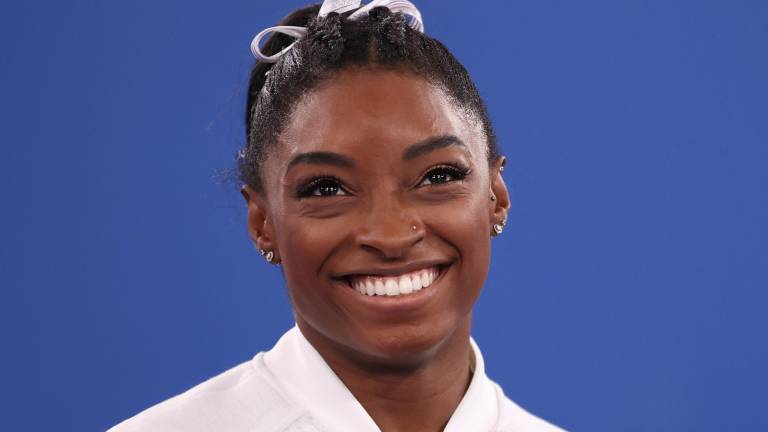 Simone Biles regresa a la acción en Tokio.