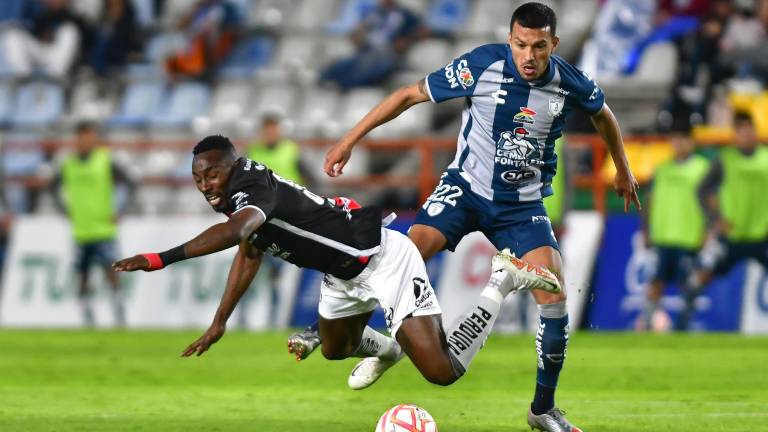Pachuca gana en el Estadio Hidalgo.