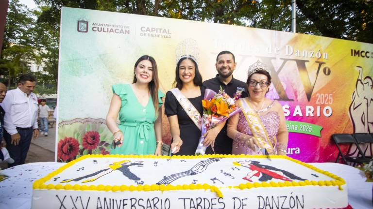 Marthita Navarro entregó la investidura a la nueva soberana Susan Karime I, y acompañadas de Nidya Aldama Gasca, presidenta de DIF Culiacán, y Adolfo Plata, director del IMCC, partieron el pastel.