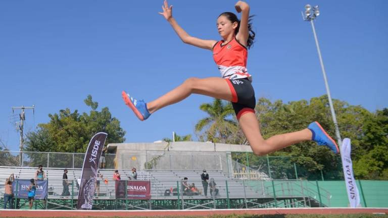 Un total de 33 medallas de oro logró obtener Mazatlán en el primer día de la actividad del atletismo.