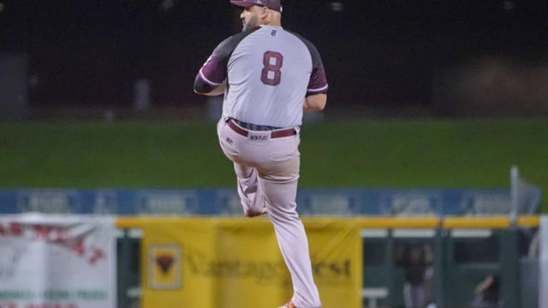 Tomateros de Culiacán tuvo su primer encuentro en Mesa, Arizona la noche del vienres.