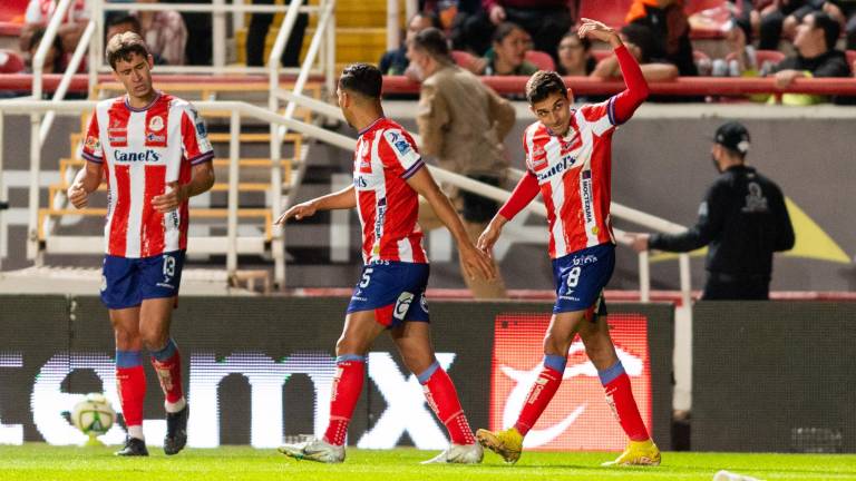 Juan Sanabria festeja su gol por los potosinos.