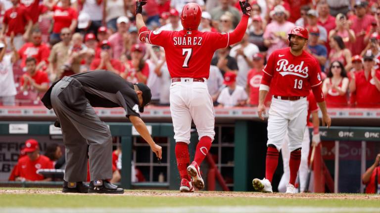 Eugenio Suárez celebra su cuadrangular.