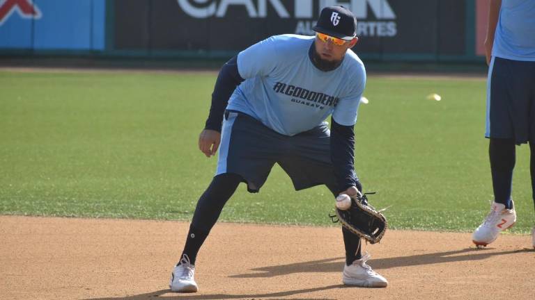 Jesse Castillo ya se pone a tono en el campo de entrenamiento de Algodoneros de Guasave.