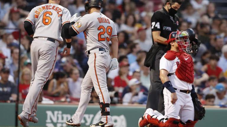 Ramón Urías (29) fue parte activa en la paliza de los Orioles en Boston, al pegar un jonrón.