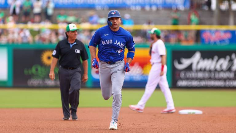 Joey Votto se estrenó con su primer jonrón como pelotero de los Azulejos en la pretemporada.