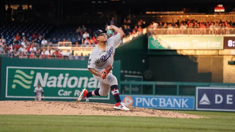 Julio Urías dejó buenas cuentas en su apertura en Washington, quedándose con el ansiado décimo triunfo.